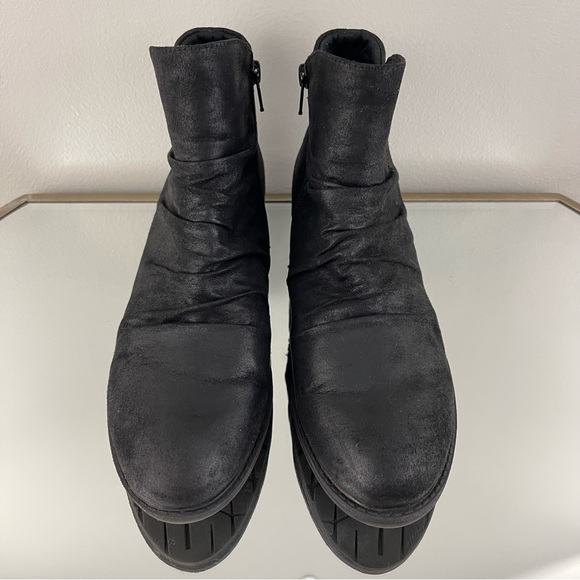 BARETRAPS Black Oiled Faux Leather Ruched Zipper Detail Yuno Ankle Booties - Picture 6 of 12